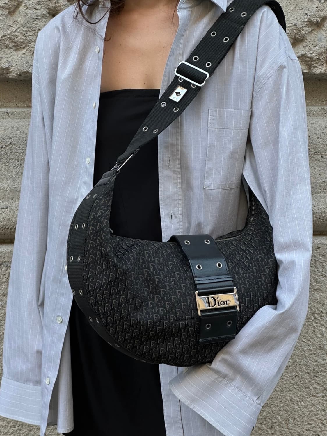 디올 오블리크 스트릿 시크 하프문백 판매합니다. 상품이미지10
