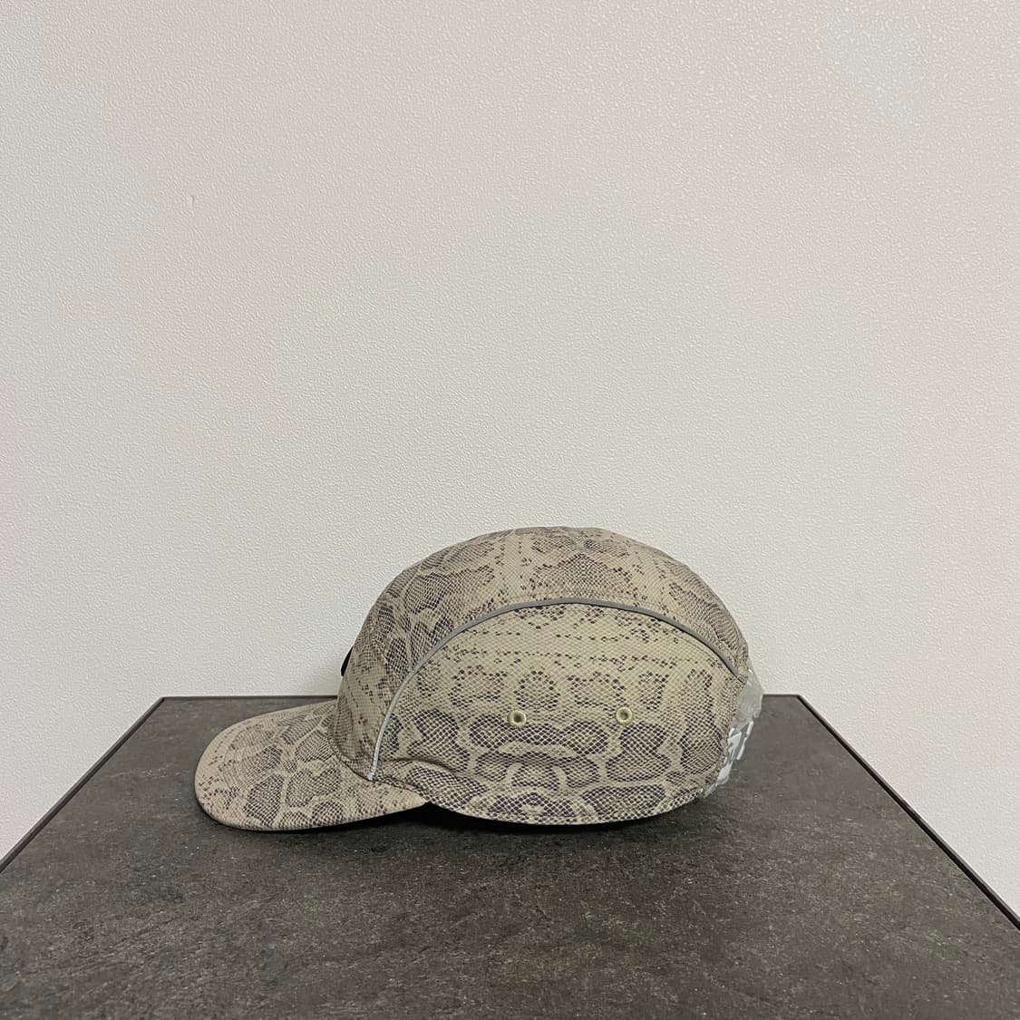 슈프림 X 나이키 에어맥스 스네이크 캠프캡 모자 상품이미지2