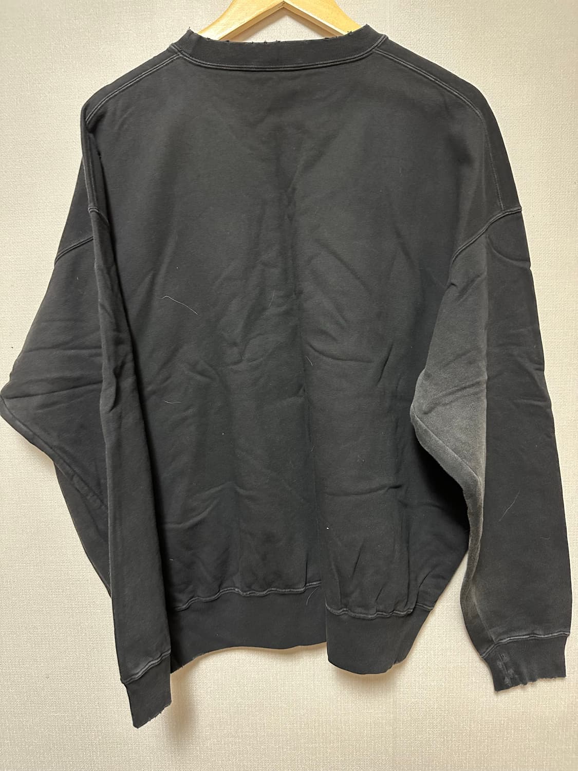 (탭만 땐 새제품) 발렌시아가 22FW 데미지 워싱 맨투맨 M사이즈 상품이미지4