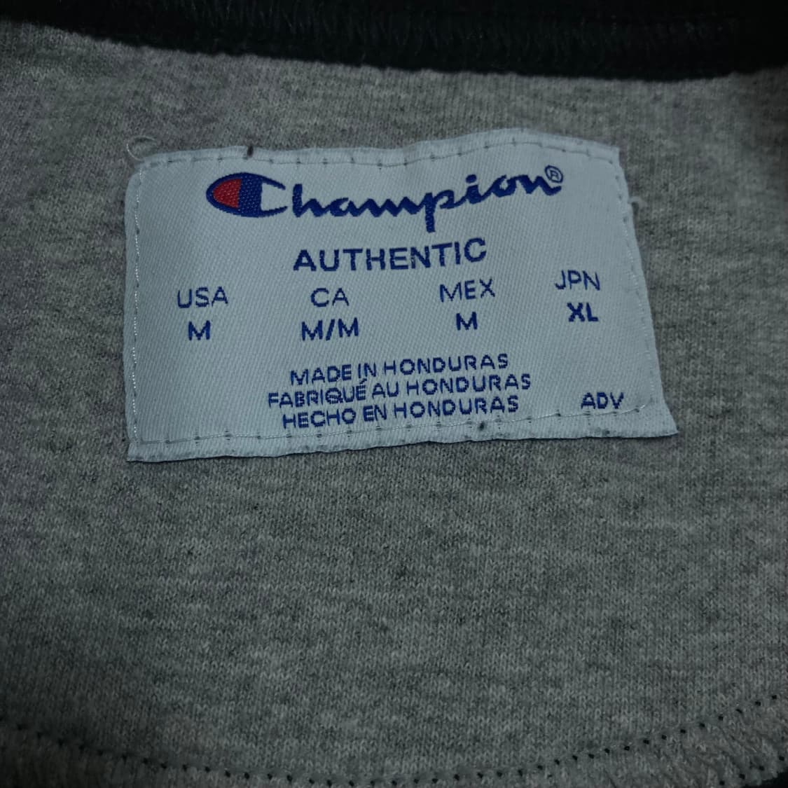 챔피온 스몰 로고 블랙 미니멀 맨투맨 상품이미지4