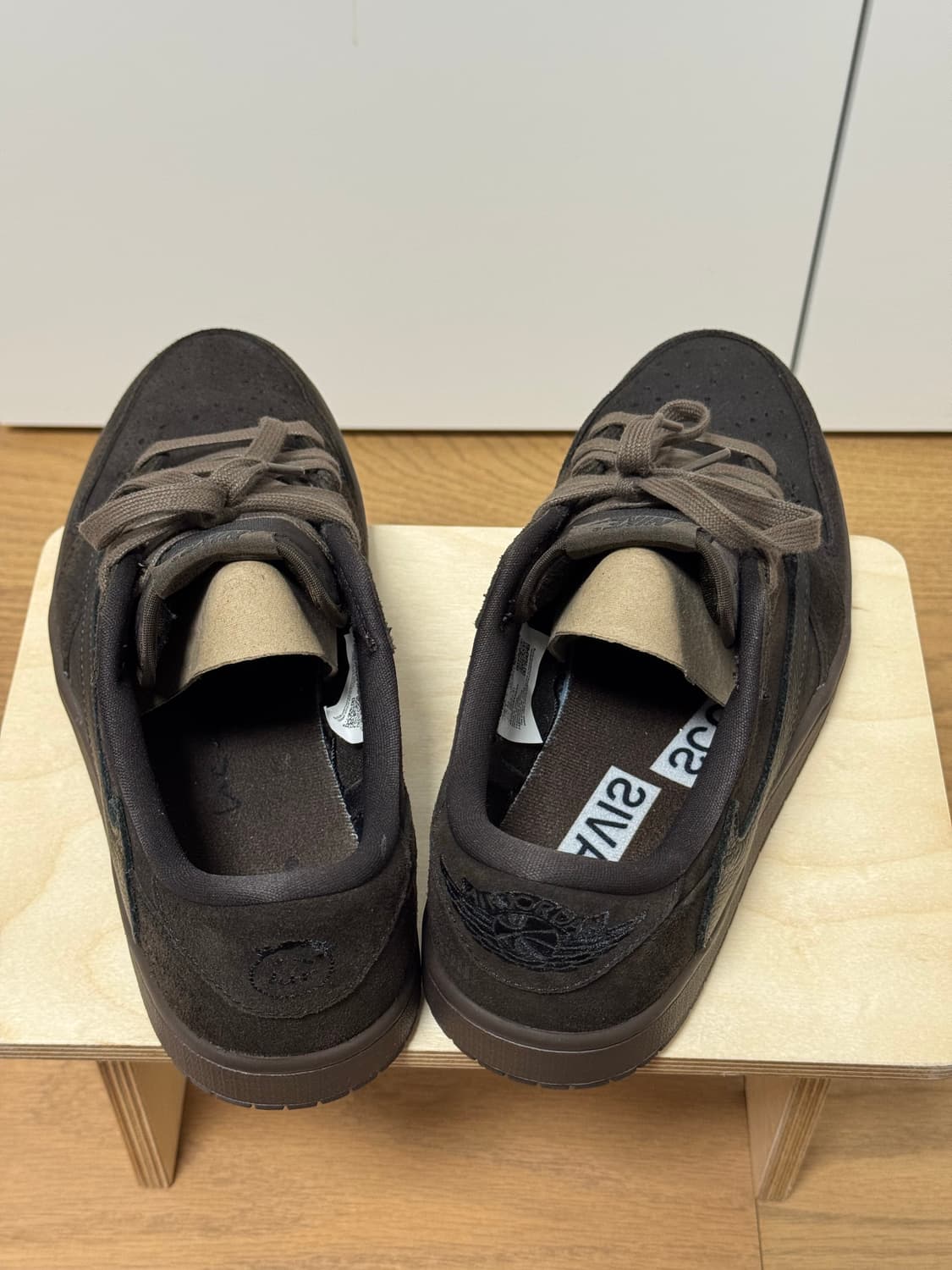 조던 1 x 트레비스 스캇 벨벳 브라운 앤 다크 모카 상품이미지3