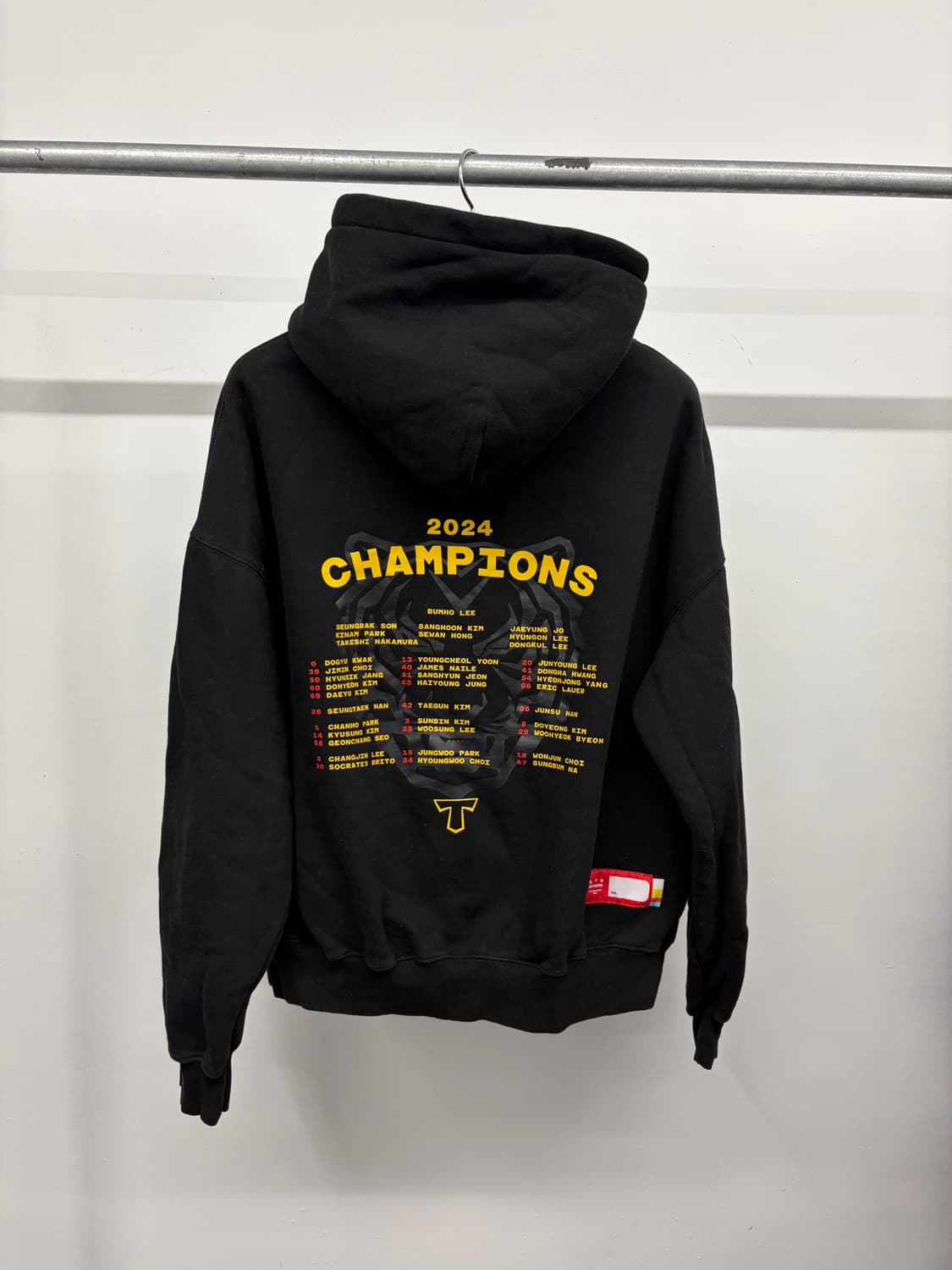 (XL) 기아타이거즈x아이앱스튜디오 V12 통합 우승 엔트리 후디 후드 상품이미지2