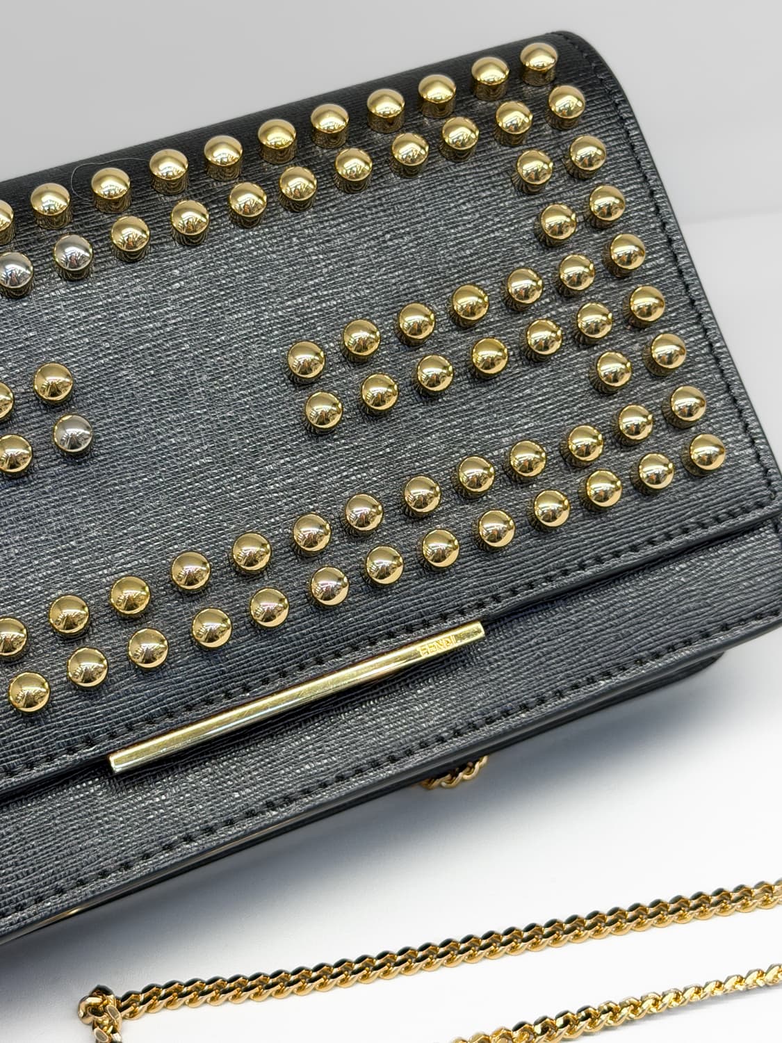 펜디 FF 로고 스터드 미니 크로스백 상품이미지4