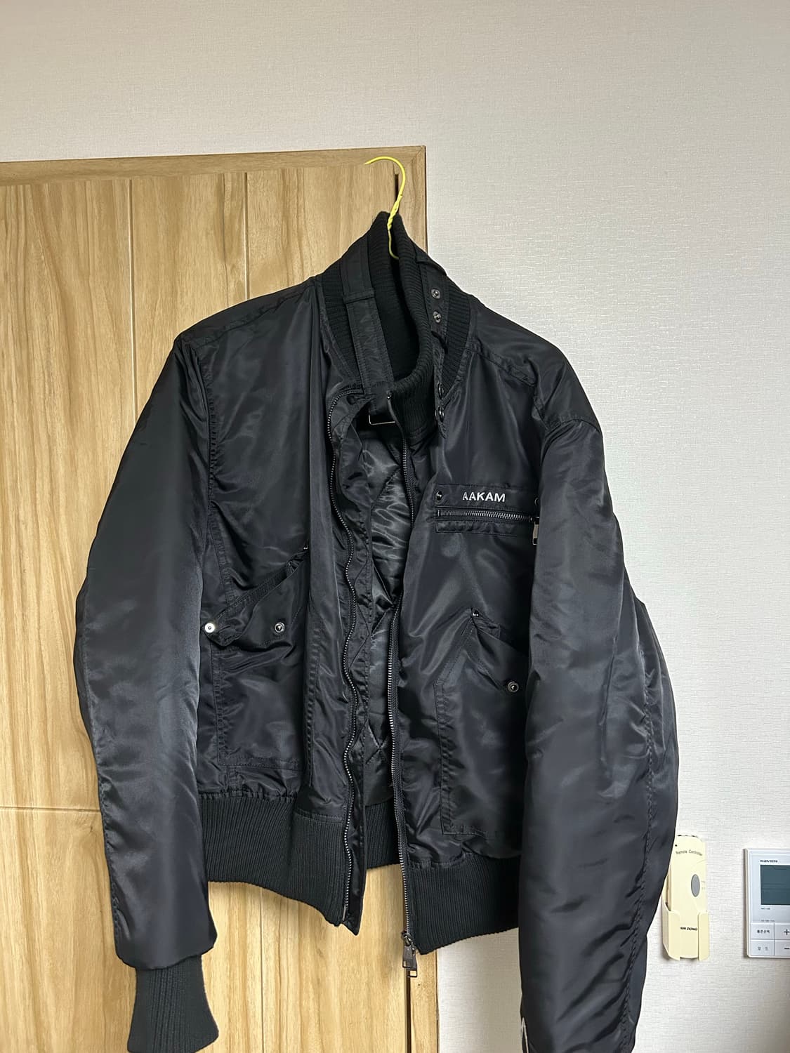 아캄 하이넥 봄버 자켓 판매합니다 상품이미지1