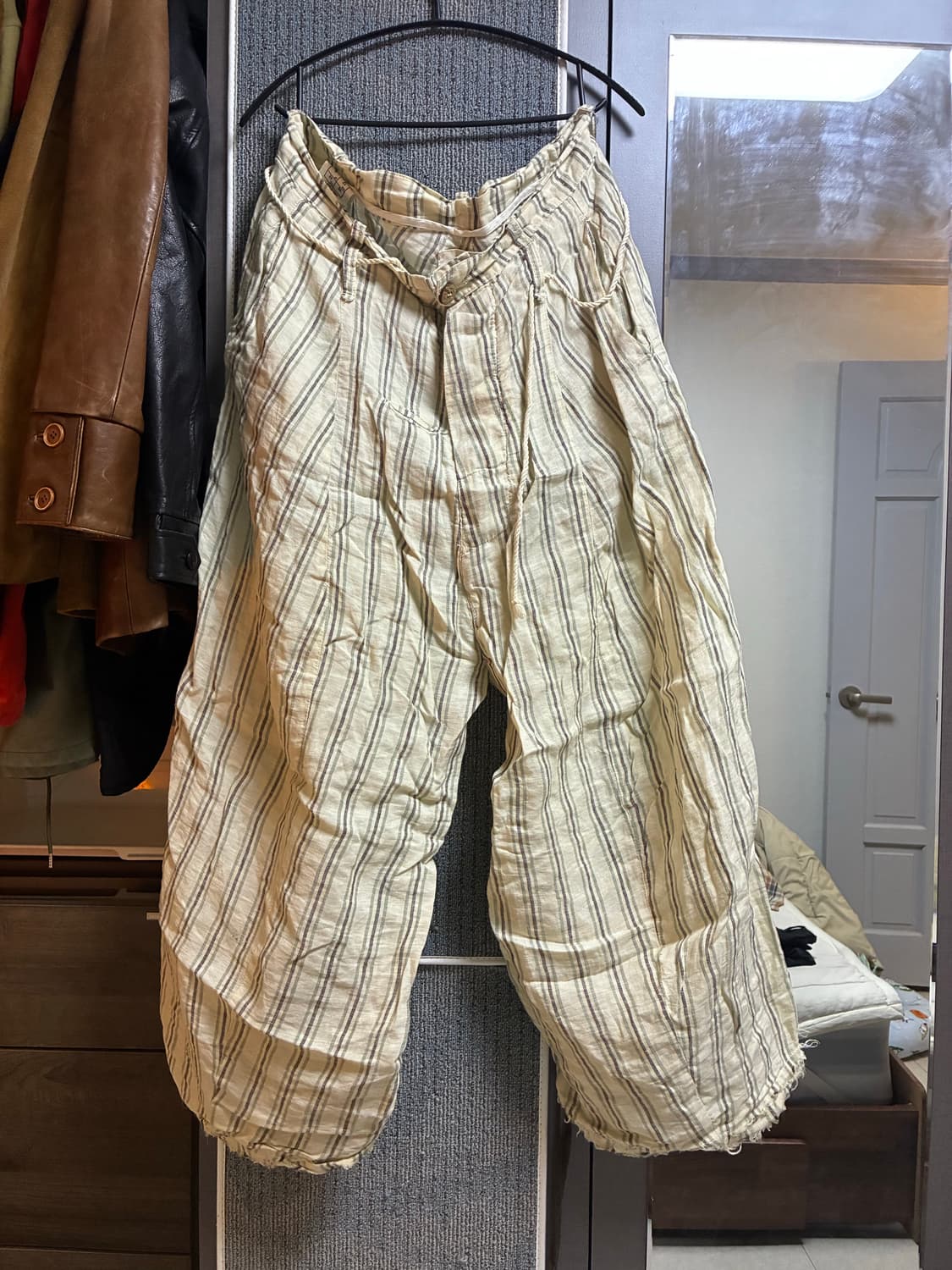 마크포인트 와이드 스트라이프 팬츠 상품이미지1