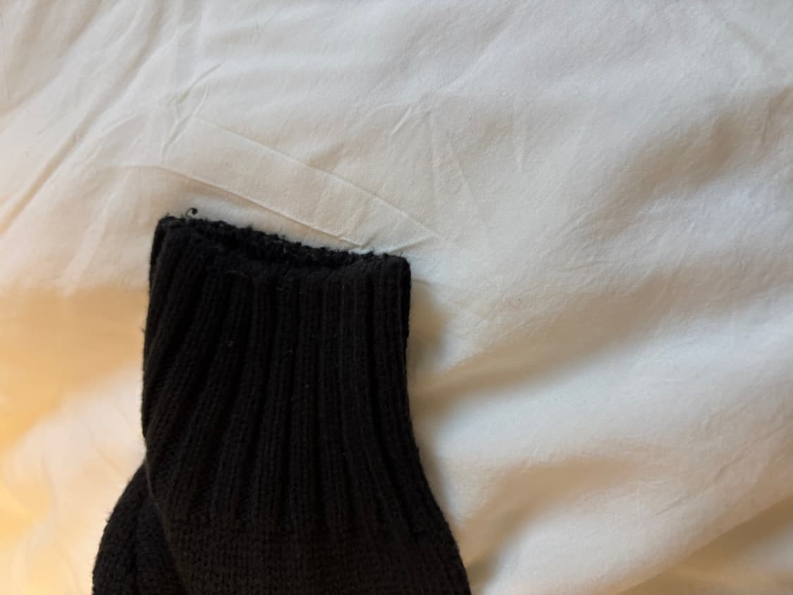 마뗑킴 빅로고 니트 풀오버 인 블랙 오버핏 상품이미지4