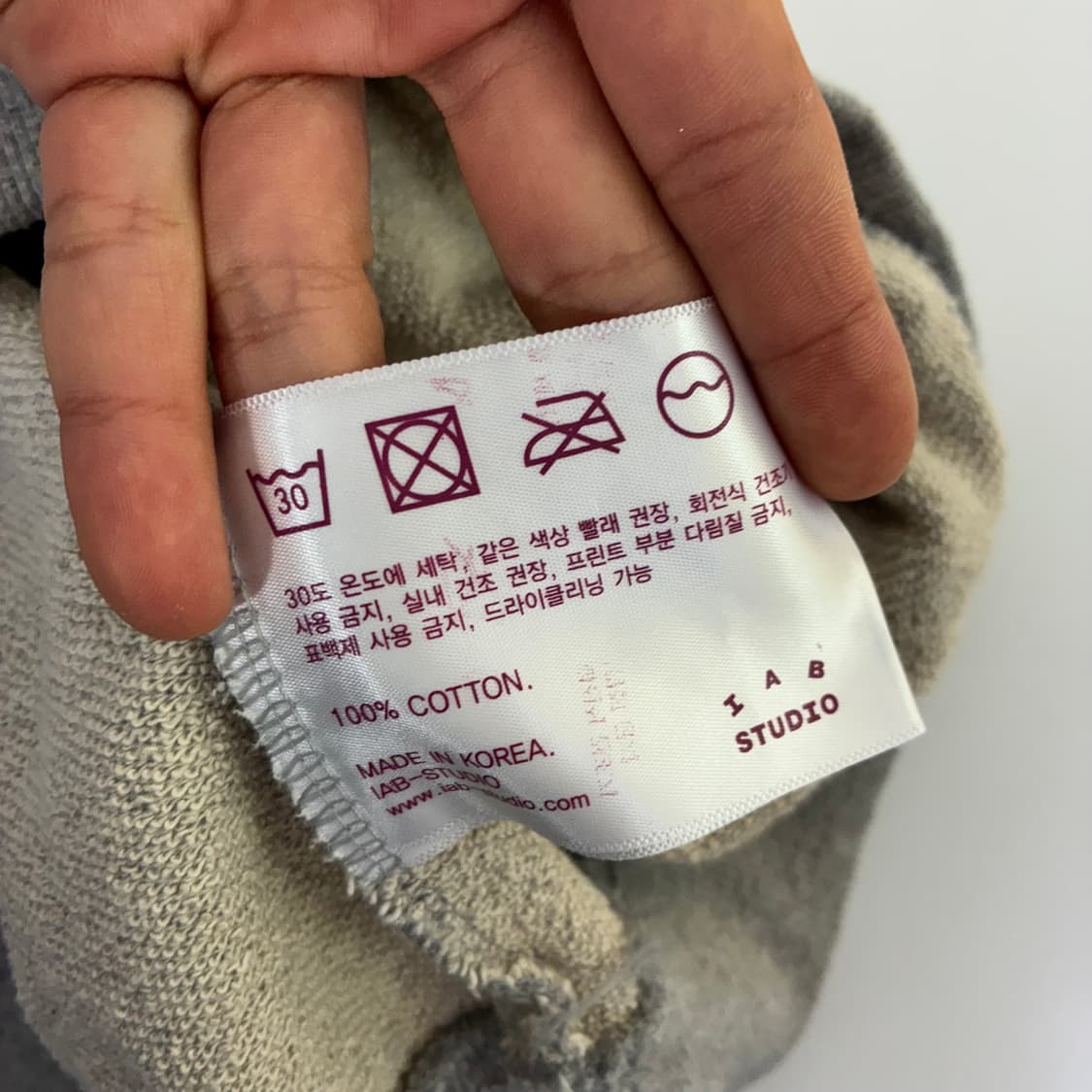 IAB studio  아이앱스튜디오 스펠 로고 코튼 그레이 후드티 상품이미지7