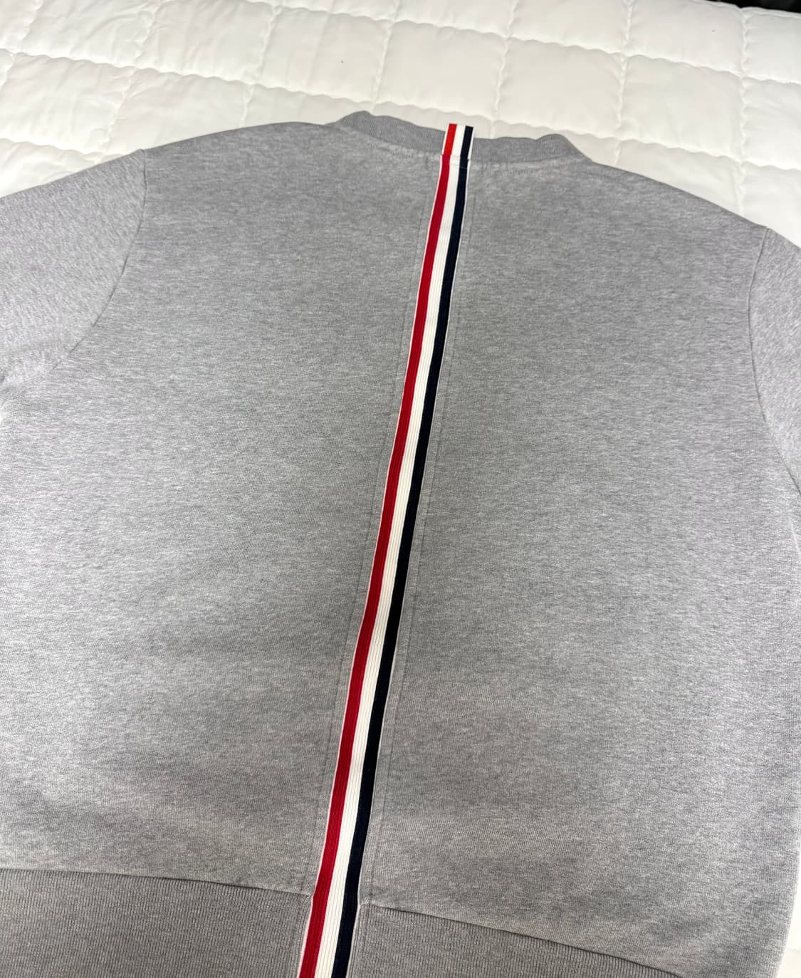 톰브라운 백삼선 맨투맨 그레이컬러 3사이즈 (정품 상품이미지3