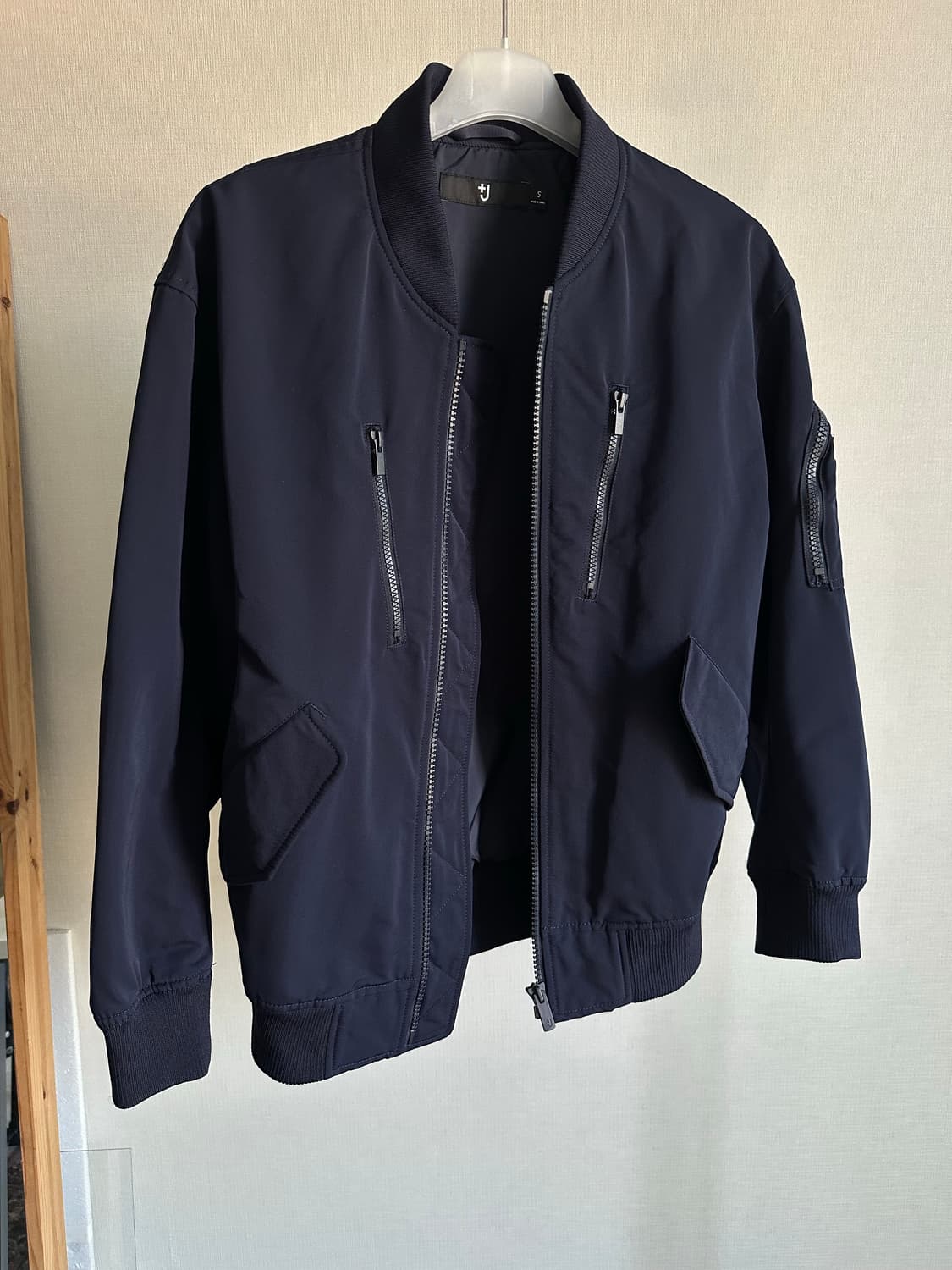 유니클로 +J 질센더 콜라보 MA-1 상품이미지1