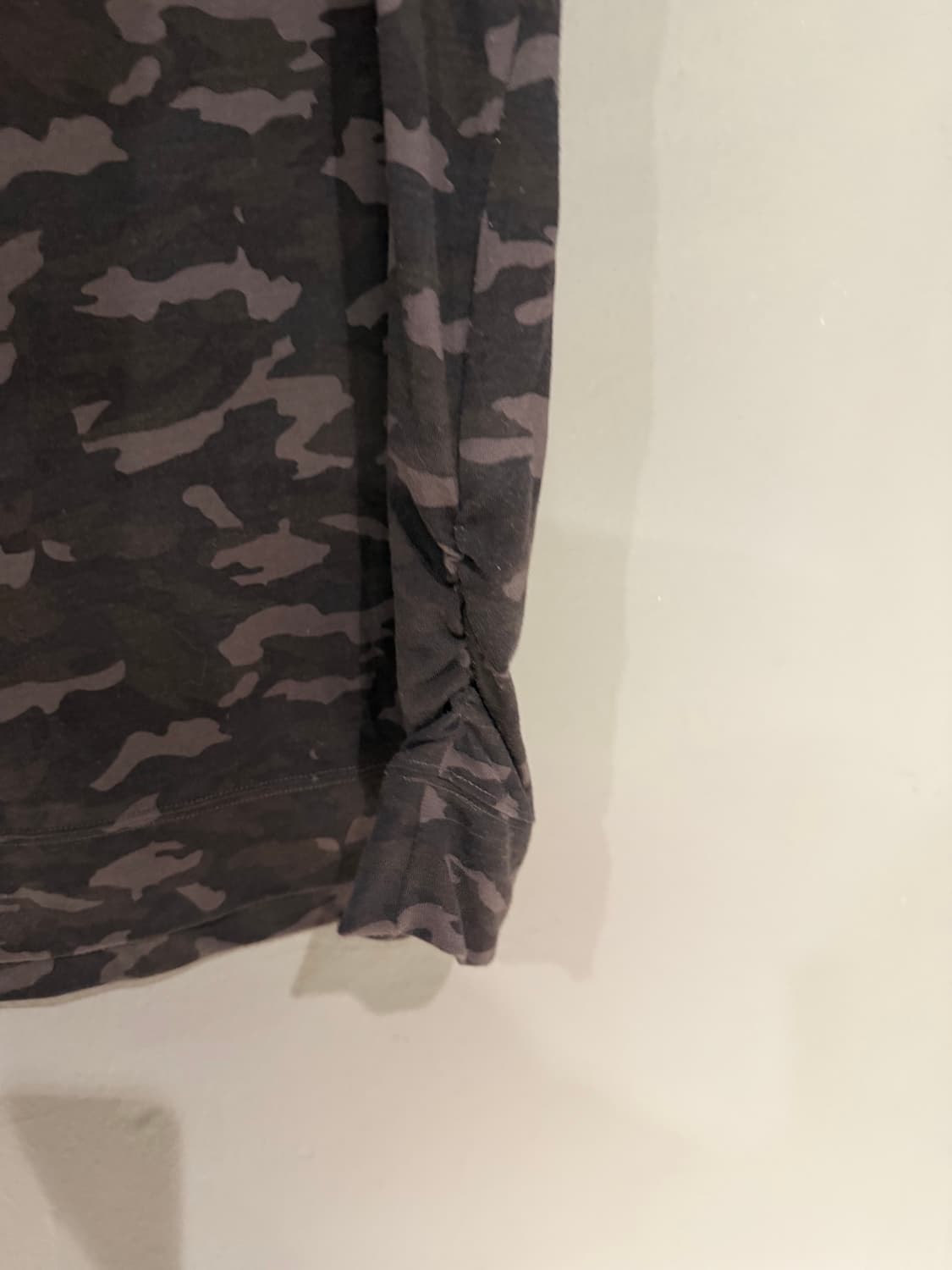 camo pattern minimal design top 상품이미지9
