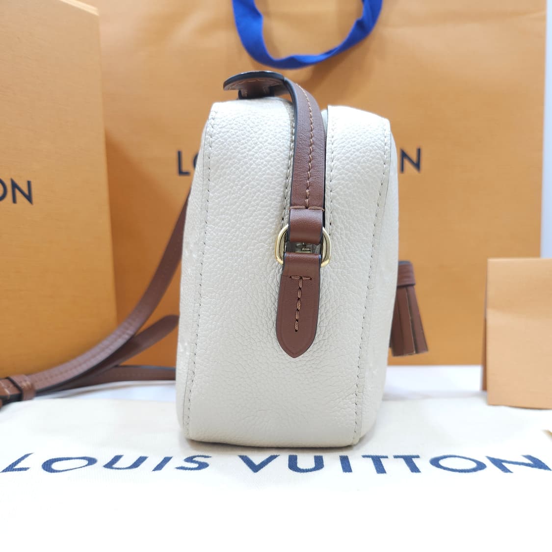 [정품] LV루이비통 앙프렝뜨 생통주 크림 M44597 상품이미지4