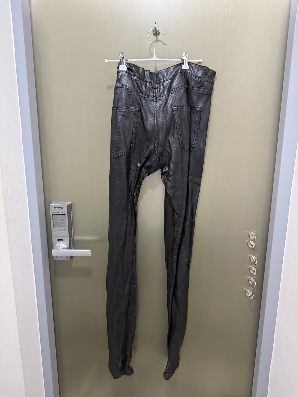 생로랑 블랙 가죽 바지 상품이미지2