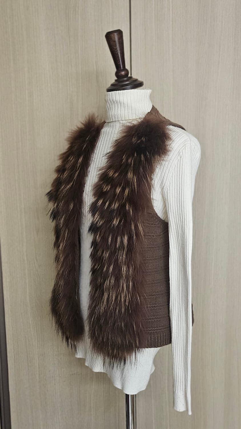 (레어템)플라스틱아일랜드 천연 라쿤퍼 니트 베스트 S 44~55 상품이미지5