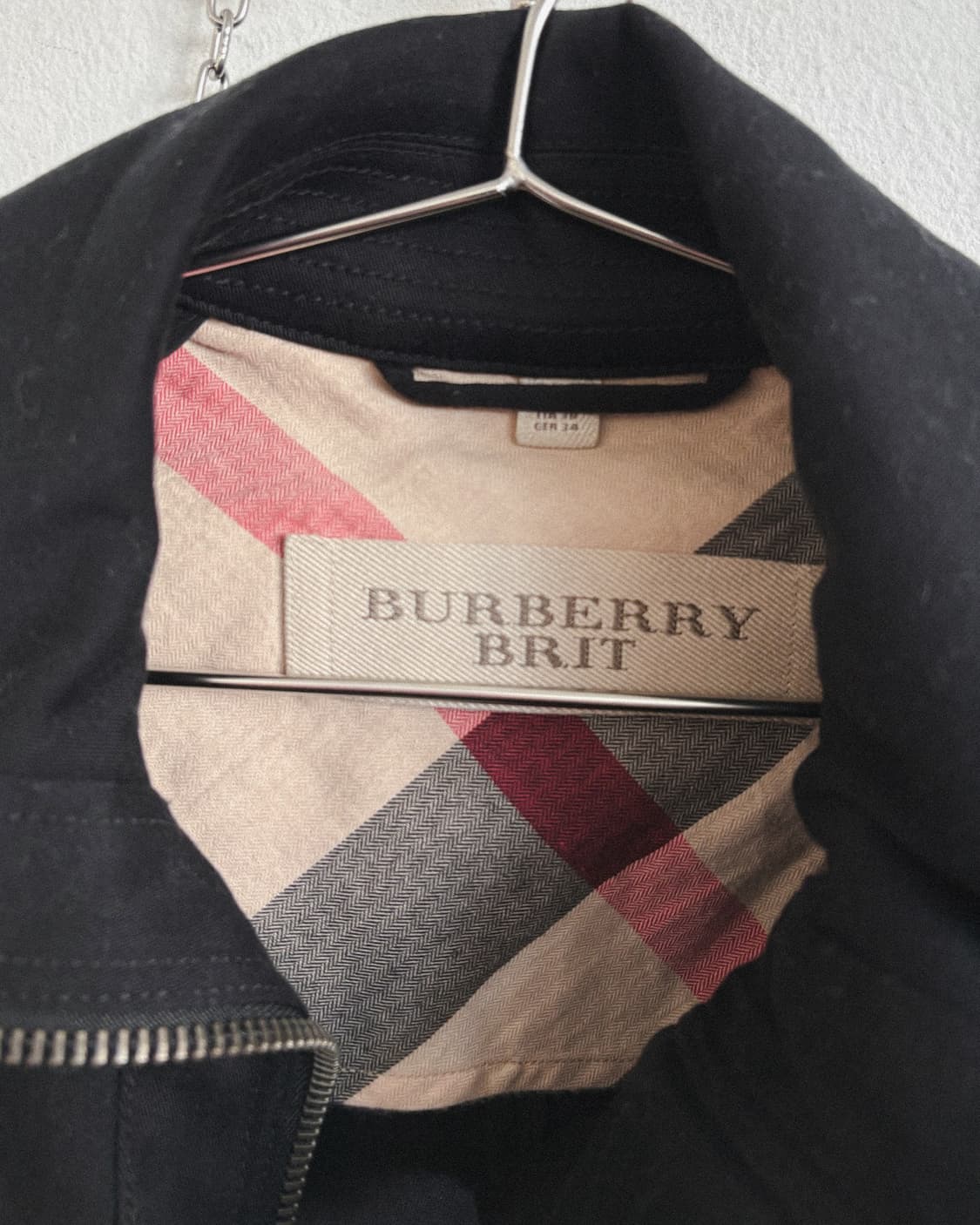 버버리 하이넥 버클 스트랩 코튼 라이더자켓 상품이미지6