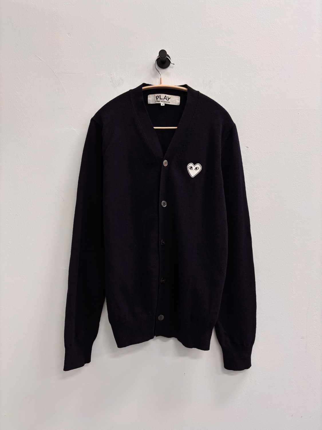 꼼데가르송 플레이 화이트 와펜 네이비 울 가디건 상품이미지1