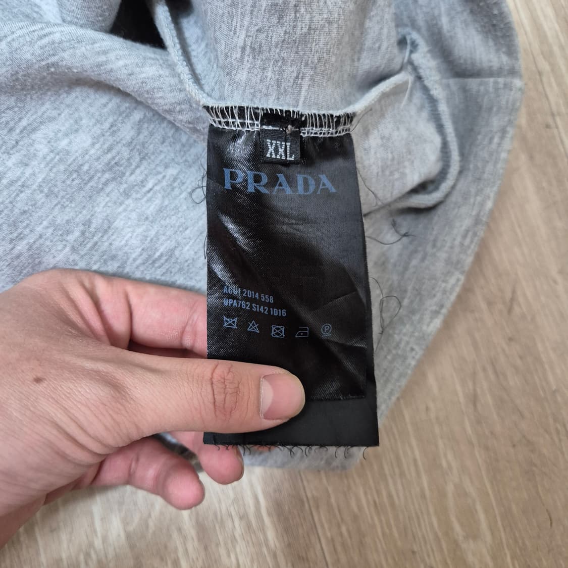 프라다 아트워크 패치 맨투맨 상품이미지5