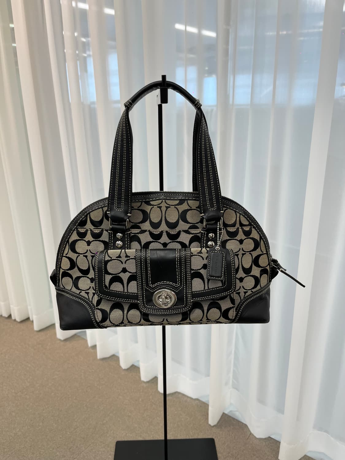 Coach Vandal Black Shoulder Bag 상품이미지1