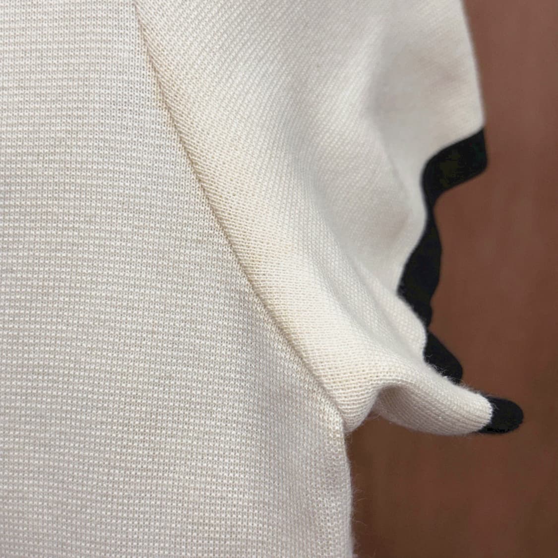 입생로랑 니트 반팔 원피스 버튼 디테일 클래식 아이보리 블랙 상품이미지10