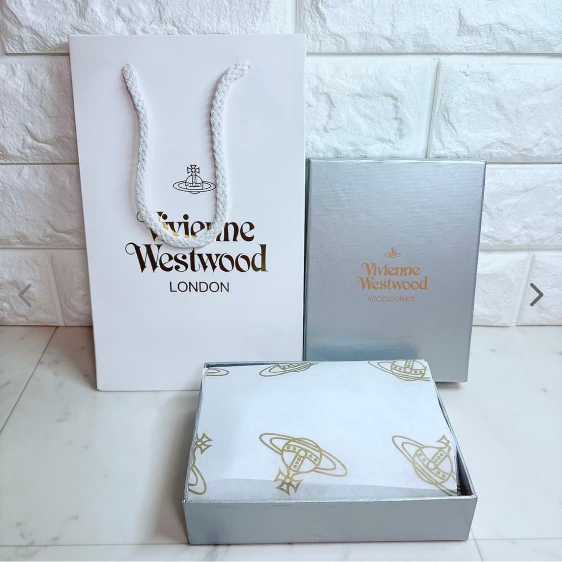 비비안웨스트우드 아카이브 무광 펀칭 레더 금장 orb 하프월렛 반지갑 상품이미지10