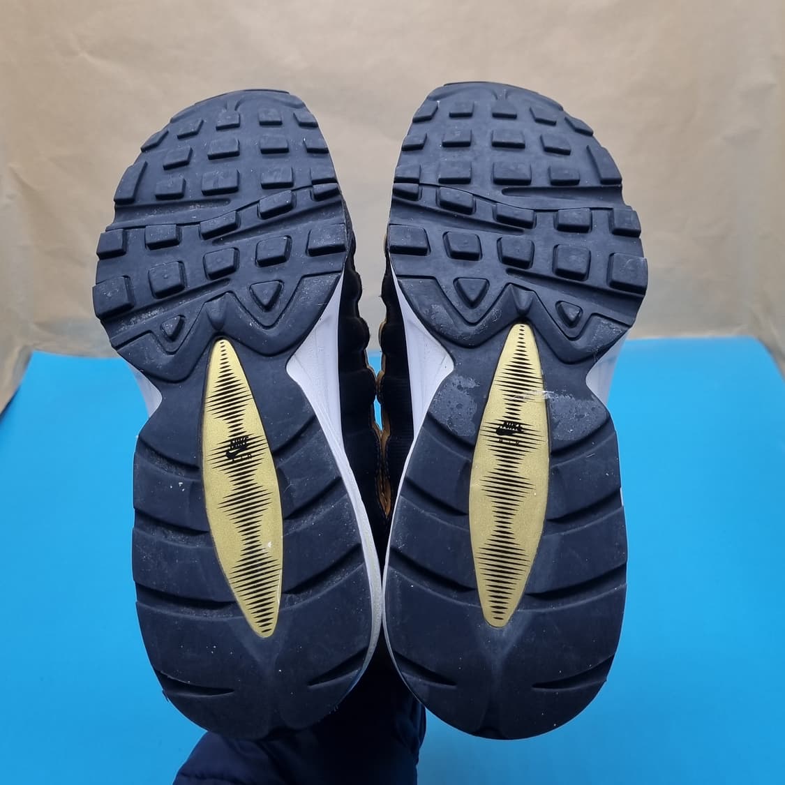 나이키 에어맥스95 골드 운동화225 상품이미지3