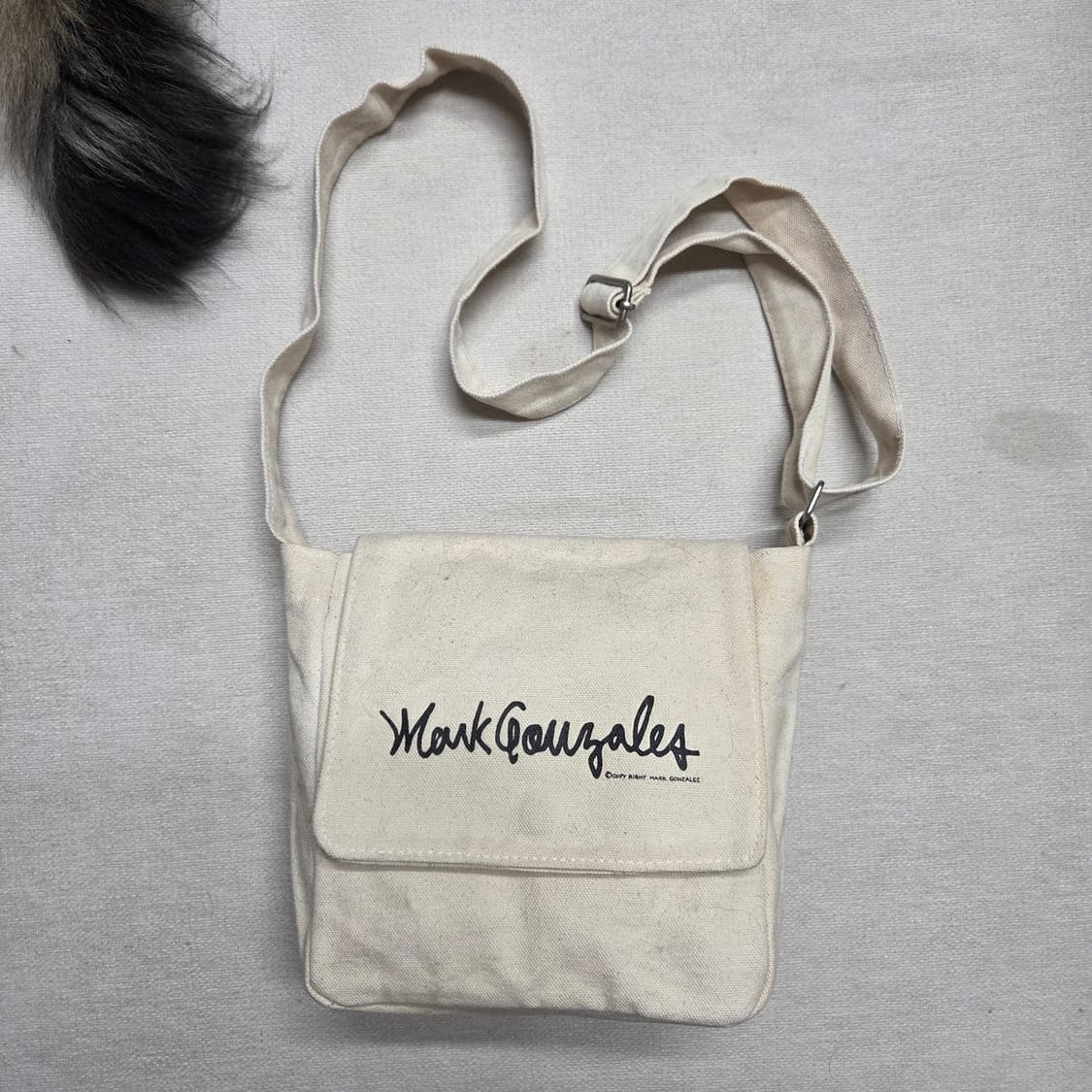 마크 곤잘레스 캔버스 크로스백 상품이미지1