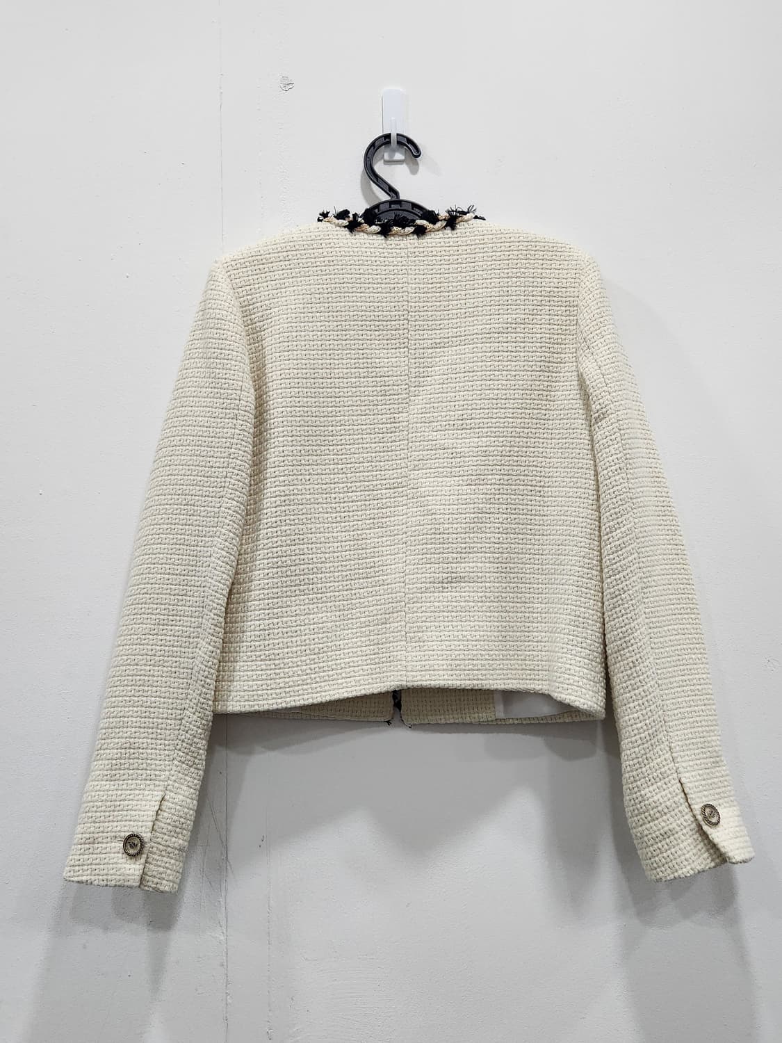 [F] 빅토리아 트위드 노카라 자켓 아이보리 블랙 배색 상품이미지2