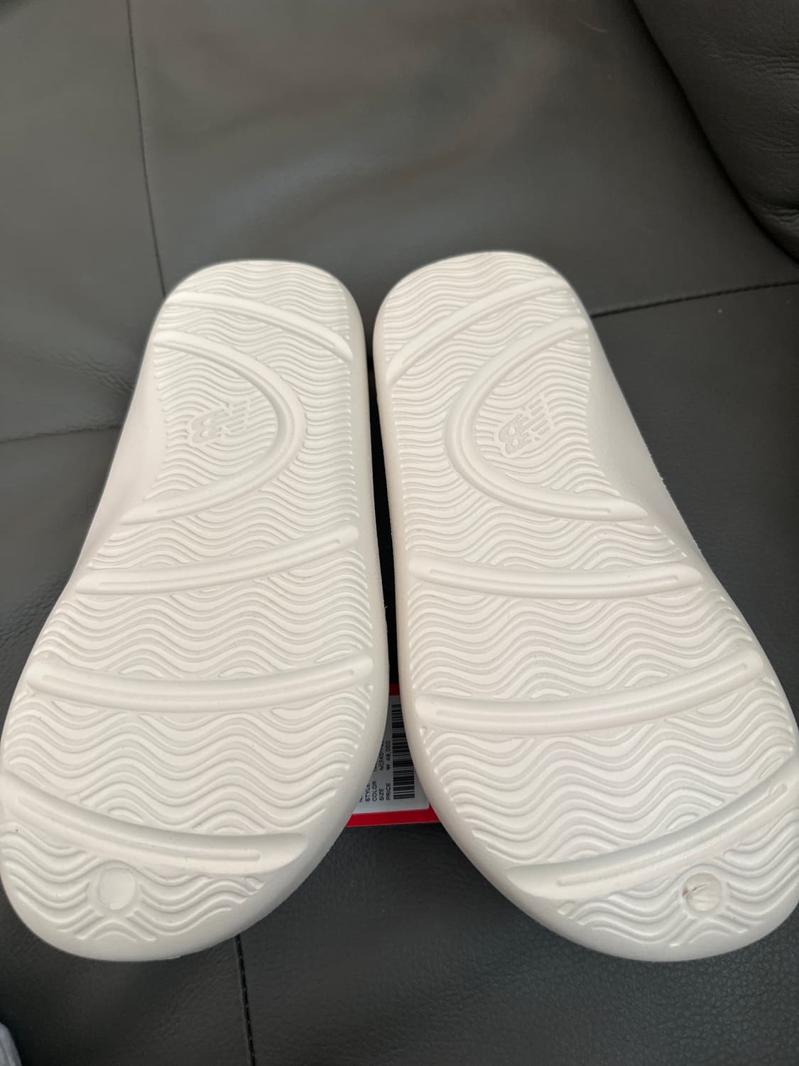 뉴발란스 아이보리 쪼리 상품이미지2