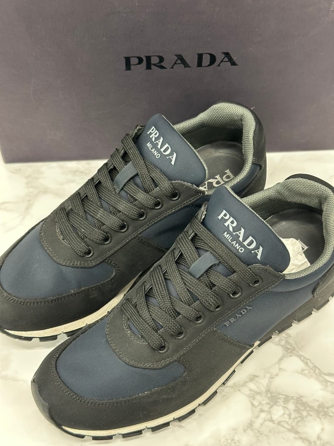 (7.5) 프라다 레터링 스니커즈 블랙/네이비 상품이미지7