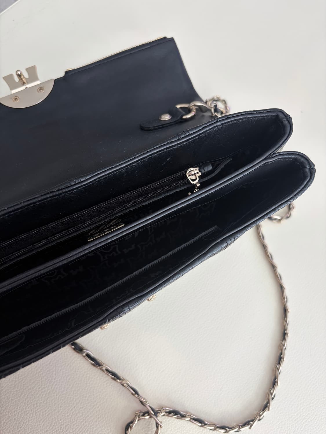 메트로시티 가방 블랙 뱀피 가죽 숄더백 상품이미지4