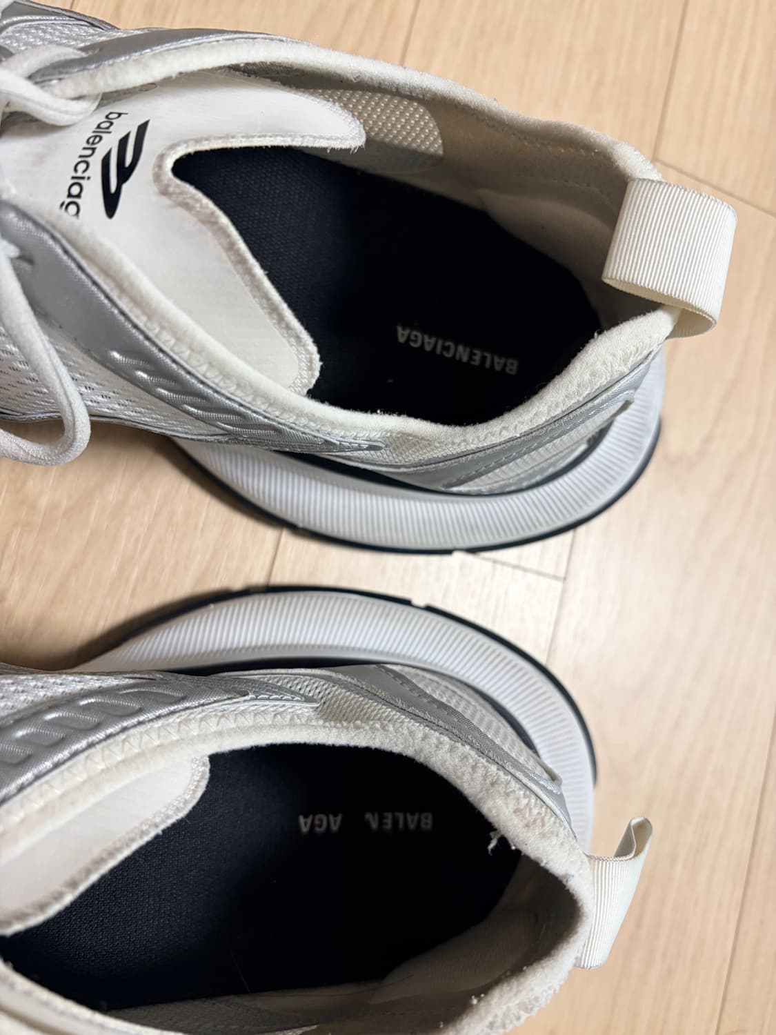 발렌시아가 서킷 화이트실버 스니커즈 43 상품이미지2