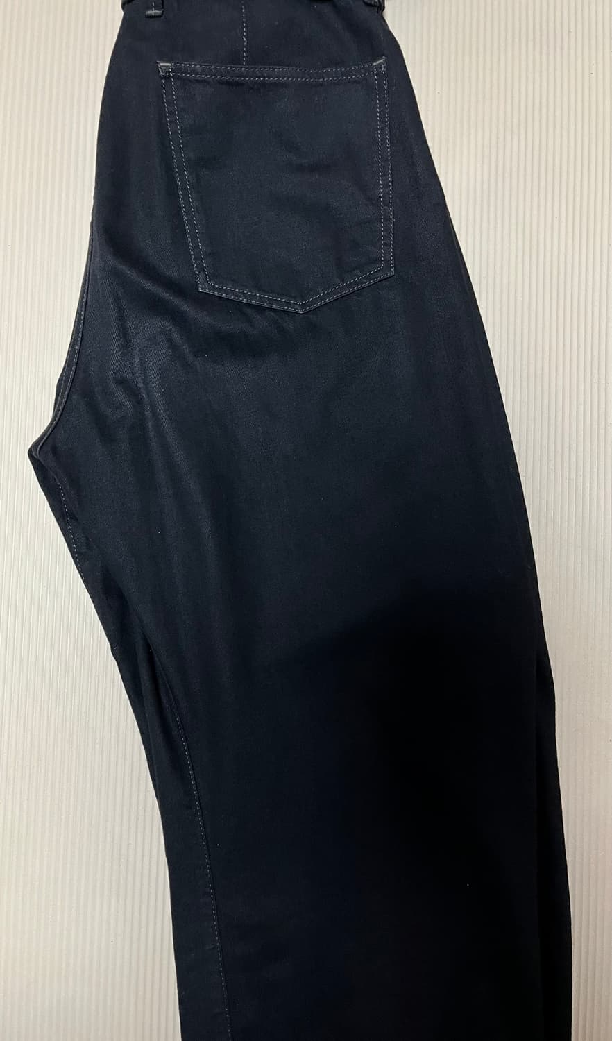 (M) 25 르메르 트위스티드 벨티드 데님 팬츠 블랙 상품이미지2