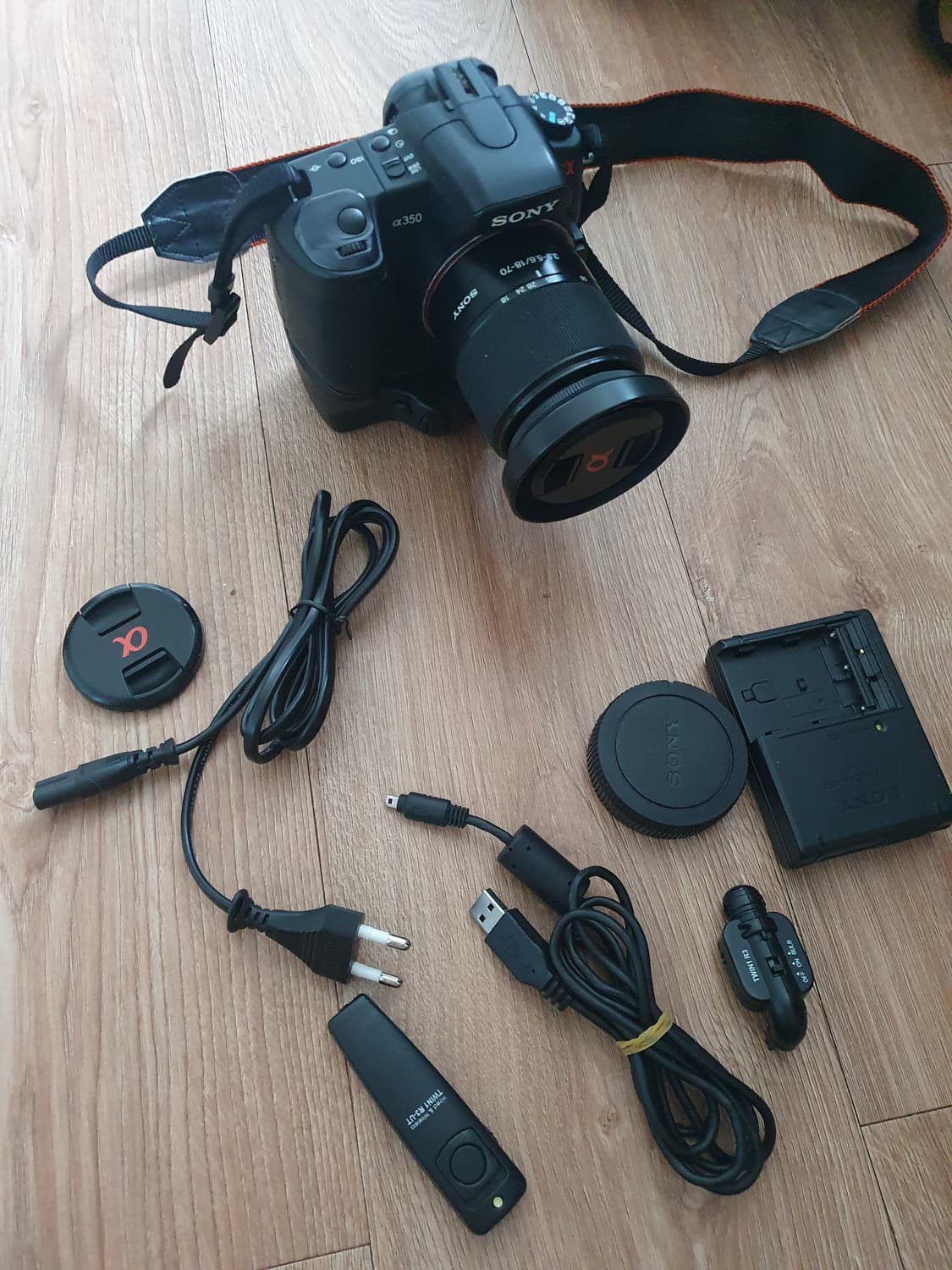 SONY a380 + 38-70 렌즈 + 그립 + 배터리충전기 + 리모콘 상품이미지1