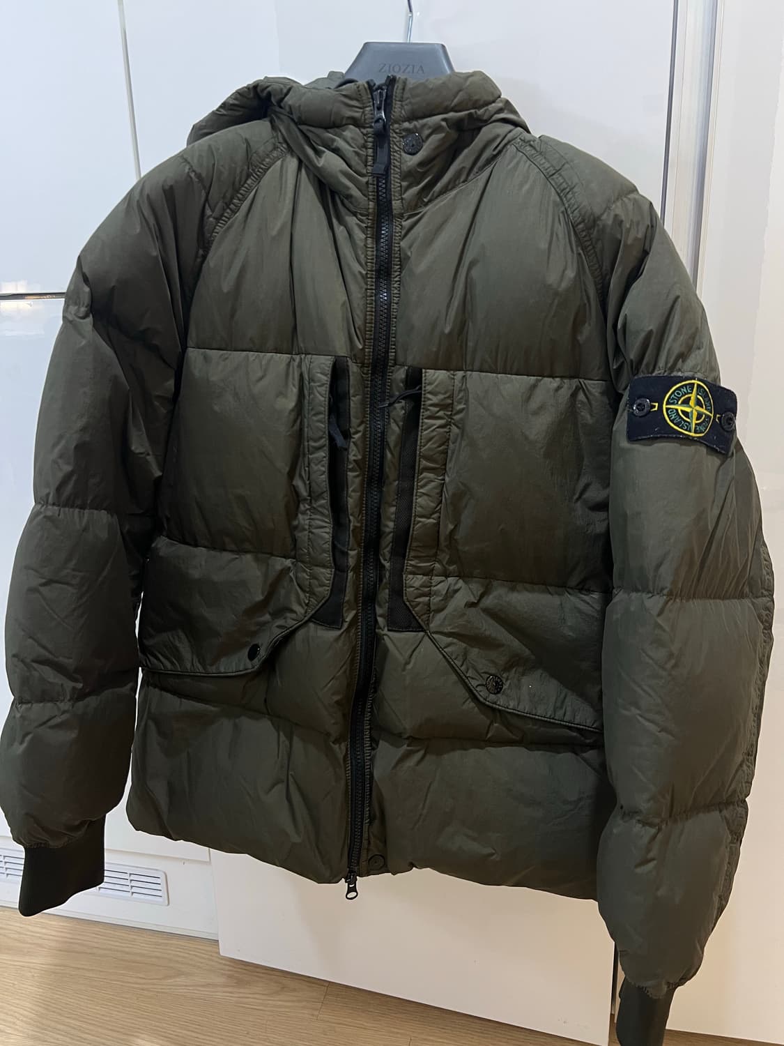 24fw 스톤아일랜드 카키 크링클랩스패딩 100-105 (새상품급) 상품이미지1