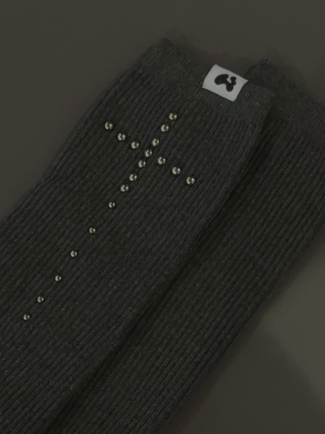 새상품 허그유어스킨 스터드 크로스 삭스 상품이미지3