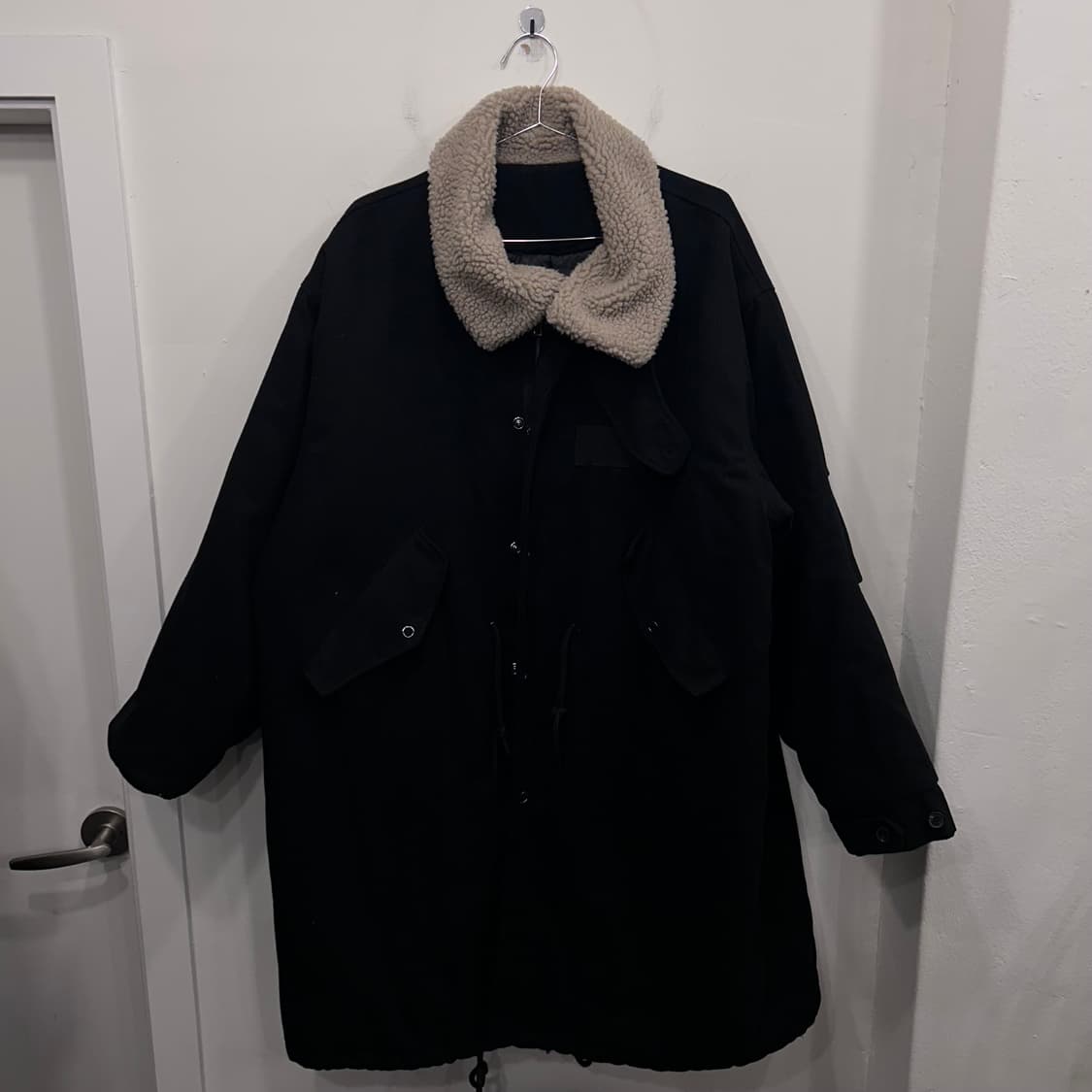 더 클랩컴퍼니 양털 카라 울 누빔 야상 패딩 코트 상품이미지2