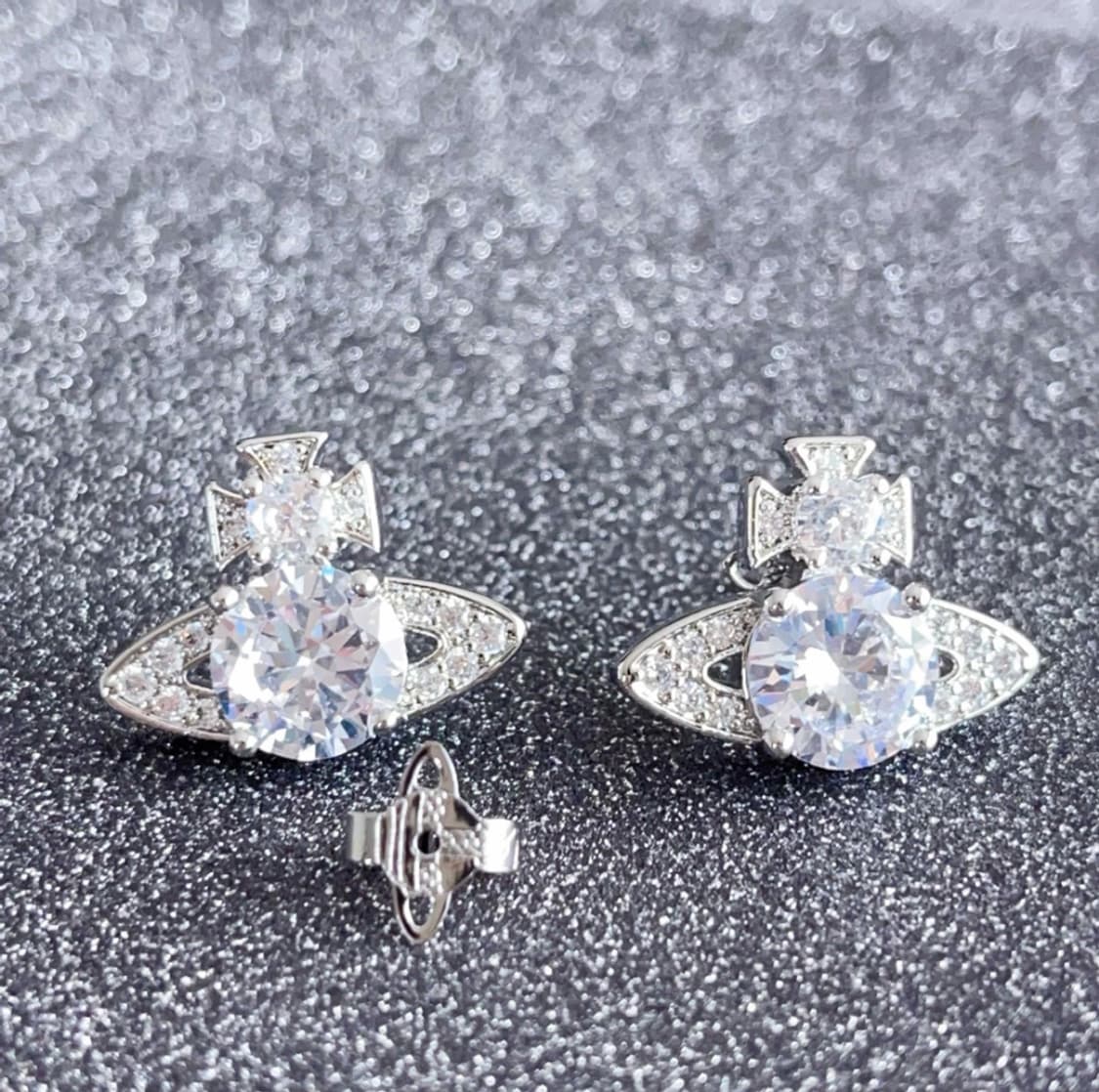 비비안웨스트우드 아카이브 화이트 크리스탈 orb 귀걸이 상품이미지4