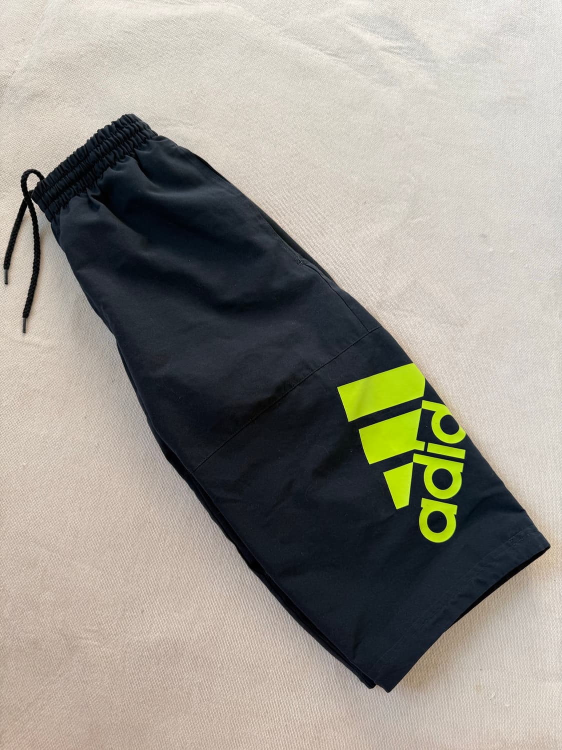 아디다스 미디움 반바지 상품이미지2