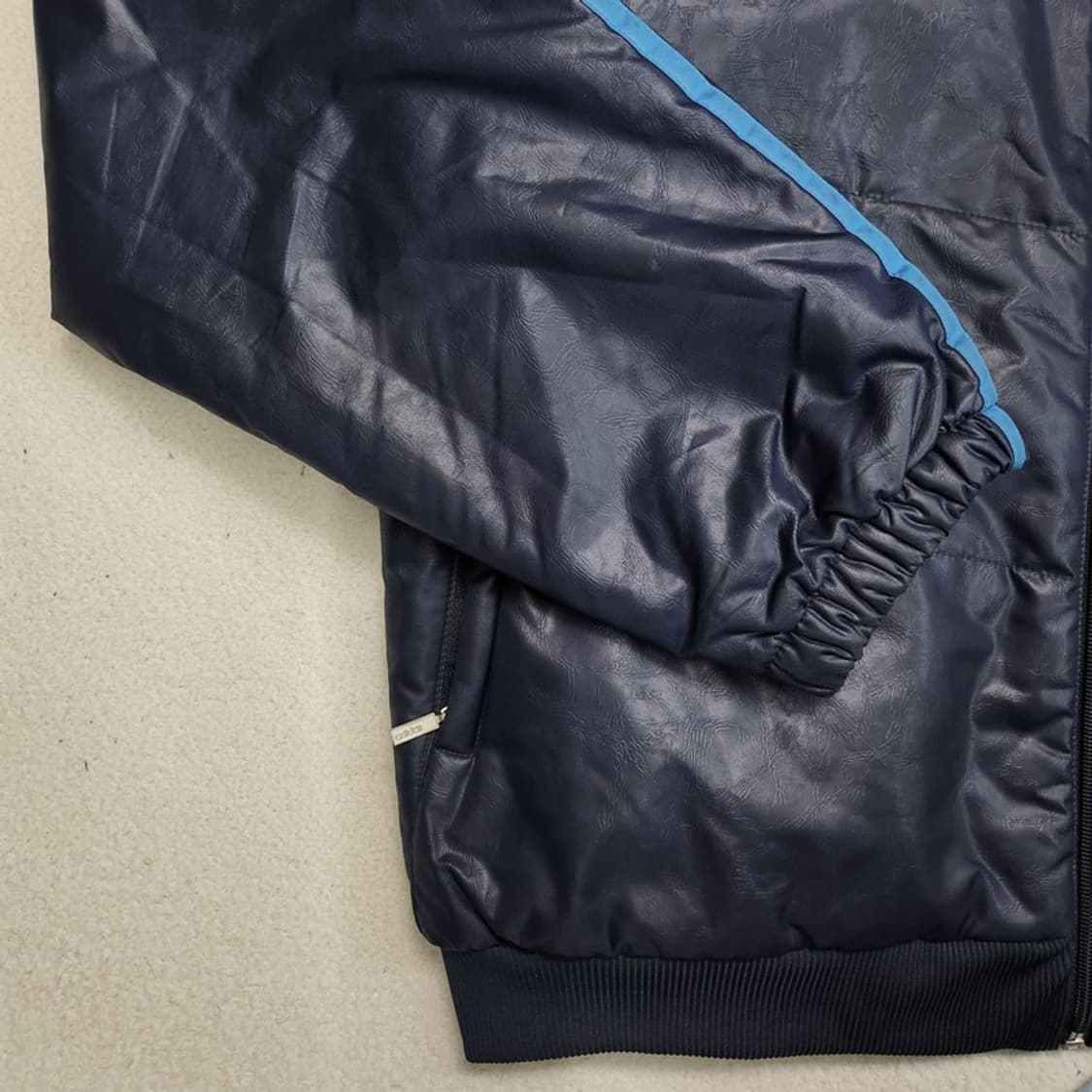 ADIDAS 올드스쿨 패딩  Men 105 상품이미지3