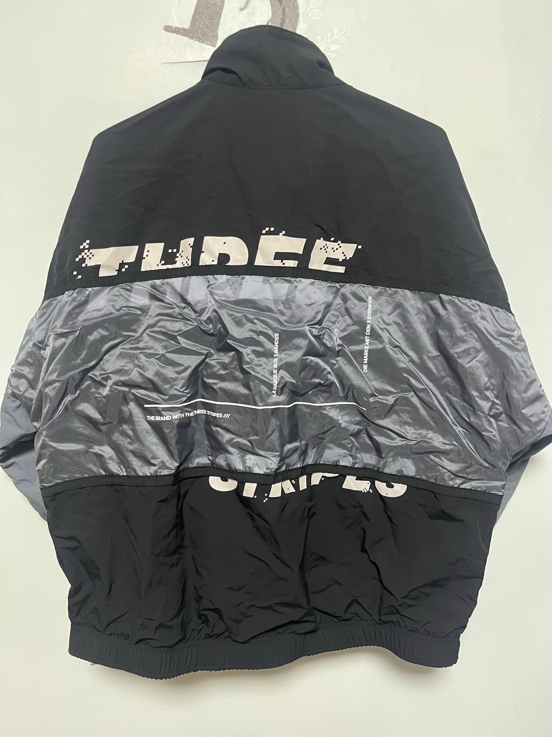 아디다스  우븐 블랙/그레이 바람막이 자켓 상품이미지4