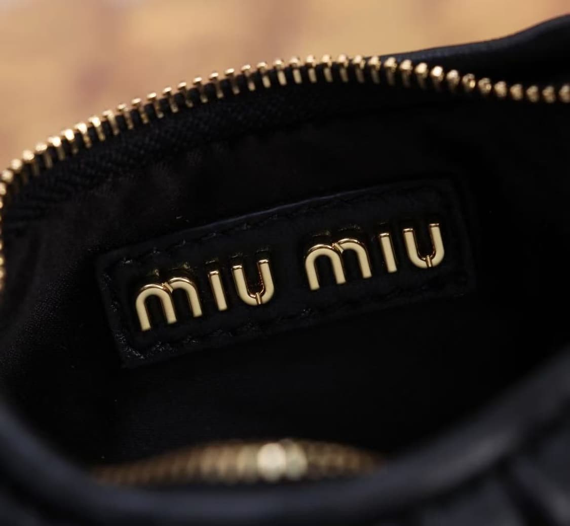 미우 미우 완더 마테라쎄 나파 가죽 호보 미니백 블랙 상품이미지8