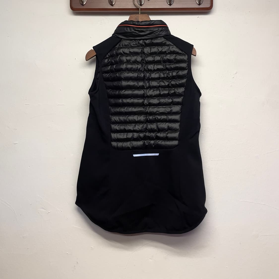 아식스 (우먼) 러닝 패딩 블랙 베스트  사이즈 - S (Women)   상품이미지4