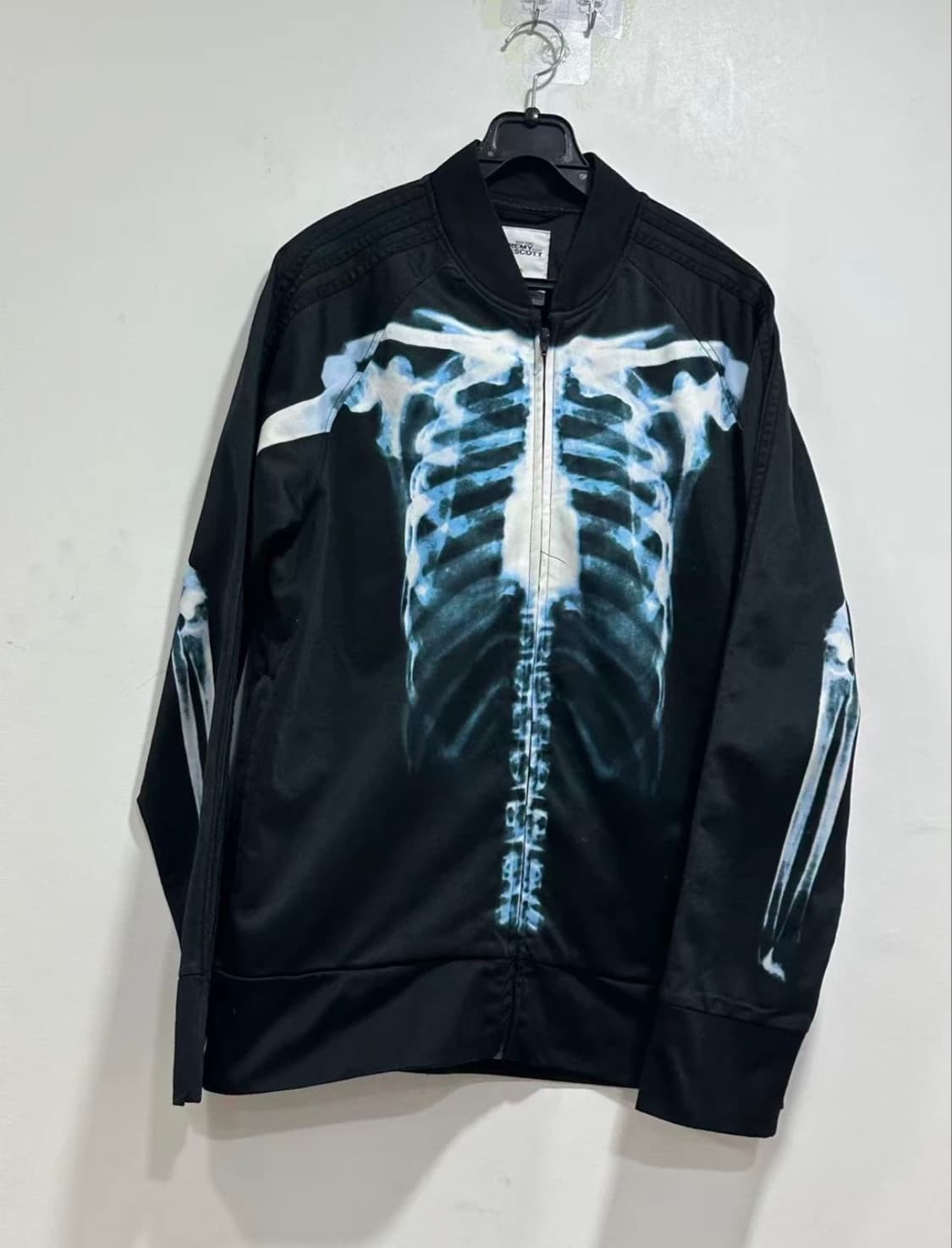 [105] 아디다스 제레미 스캇 X-Ray 본즈 트랙탑 져지 상품이미지1