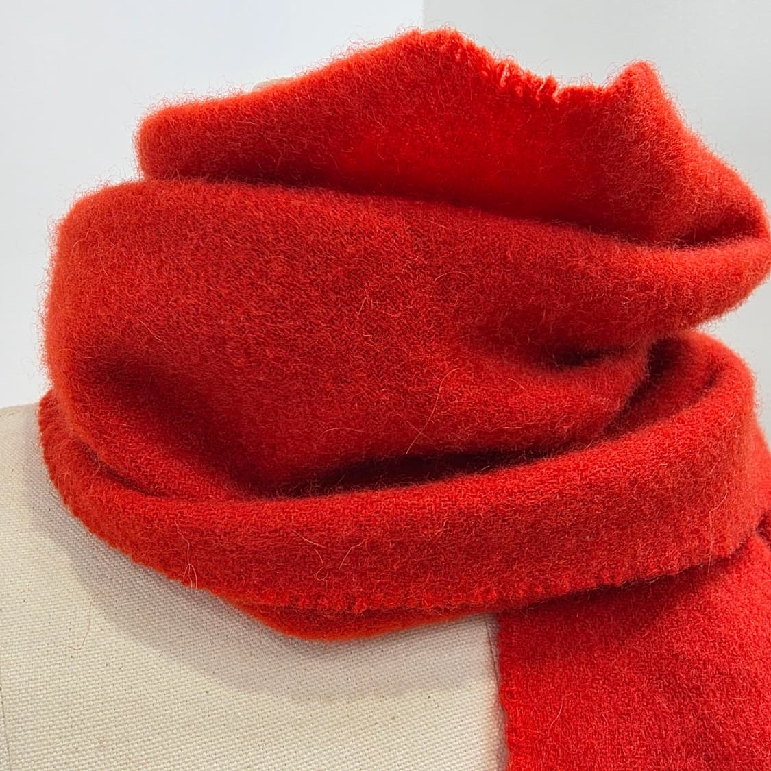 스코틀랜드산 크롬비 100% 캐시미어 레드 머플러 상품이미지4