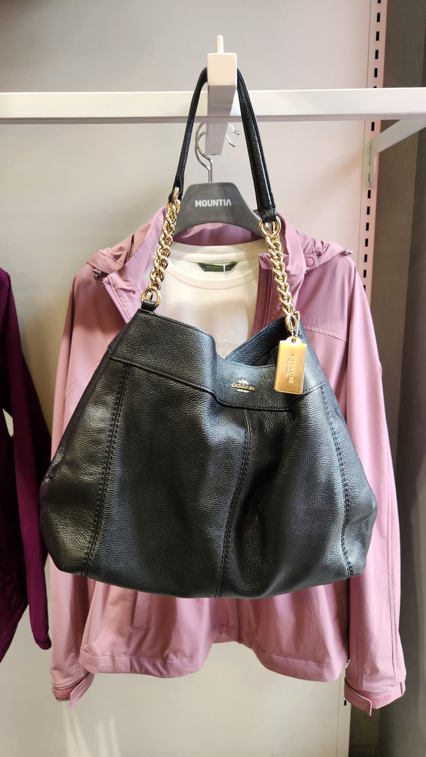 코치 블랙 숄더백 상품이미지1