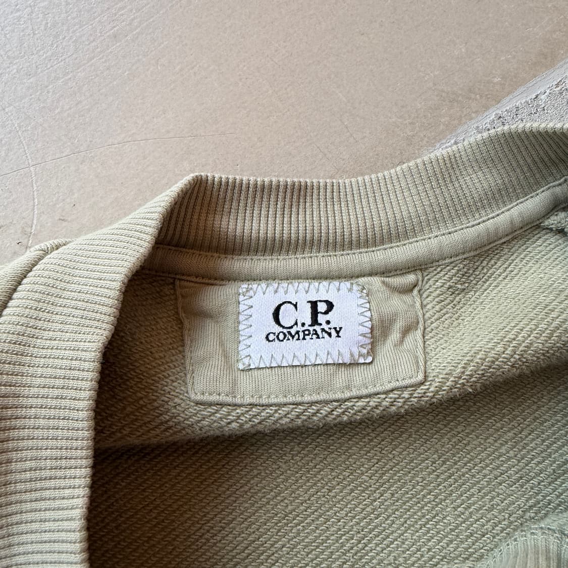 cp컴퍼니 커브드 집업 스웻셔츠 상품이미지9