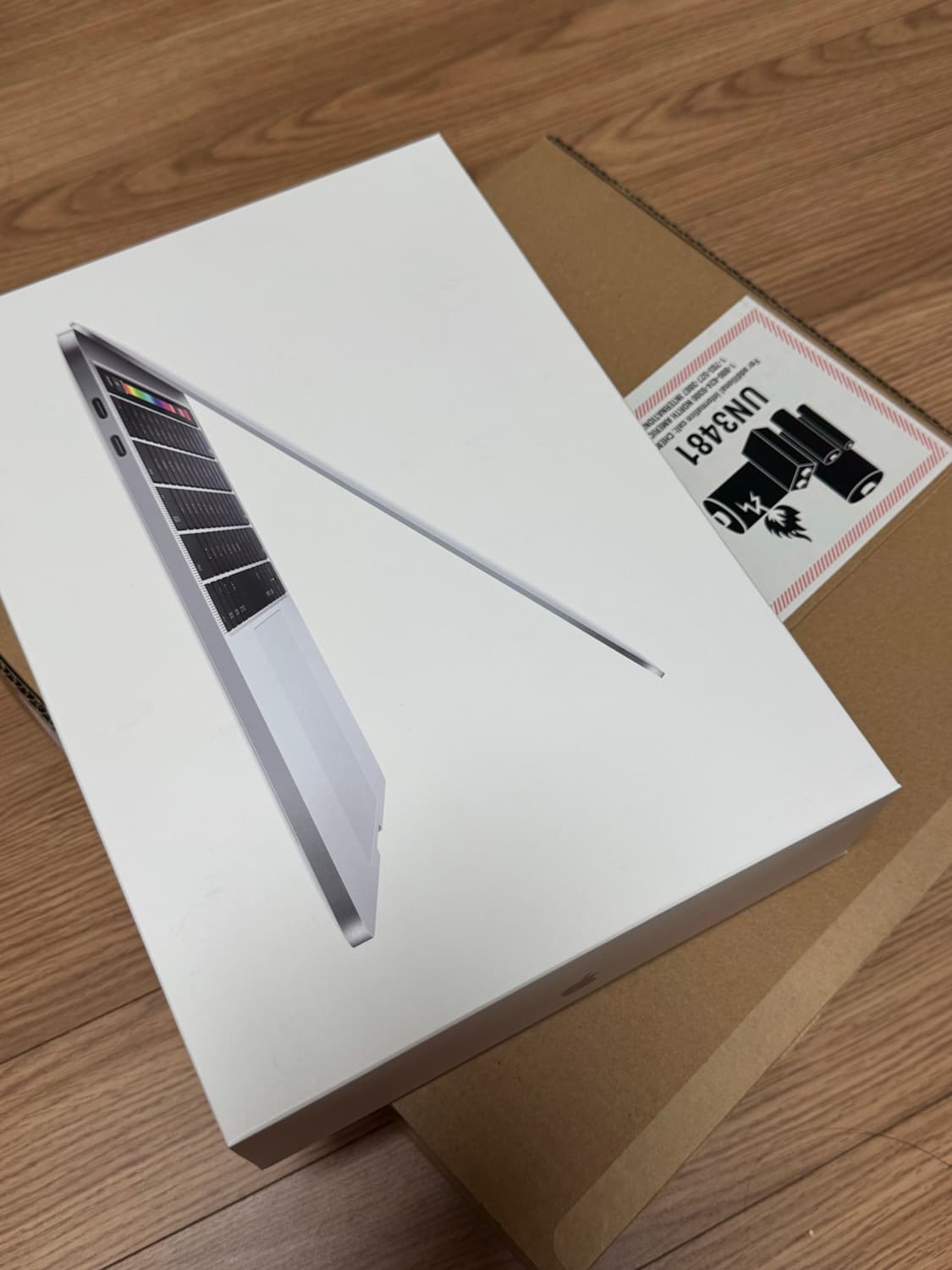 [영문키/하판교체] 맥북 프로 2018 실버 판매합니다 상품이미지1