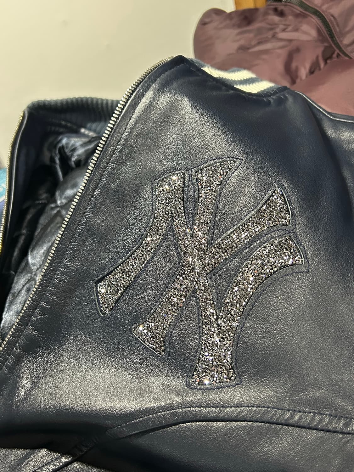 뉴에라 스와로브스키 뉴욕 양키스 레더 자켓 xs 상품이미지2