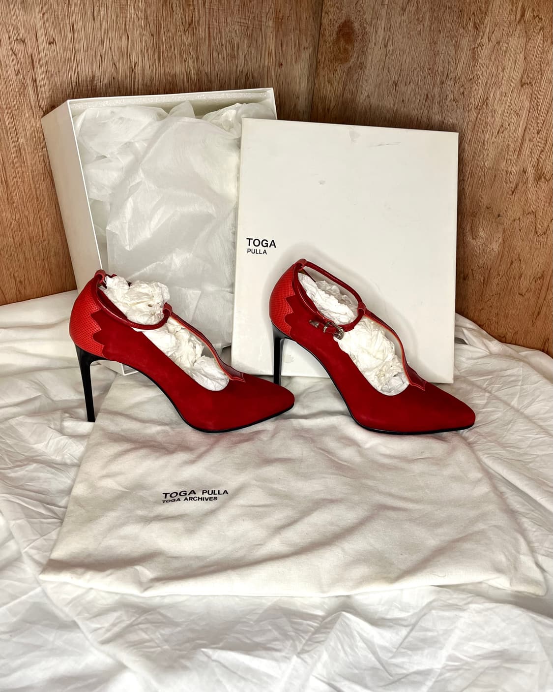 토가풀라 레드 스웨이드 T바 스틸레토 펌프스 상품이미지1