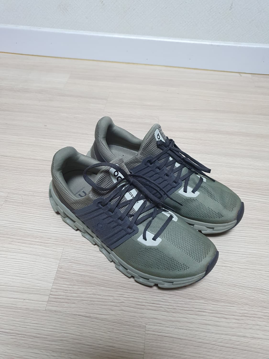 온러닝 클라우드스위프트 운동화 275 상품이미지2