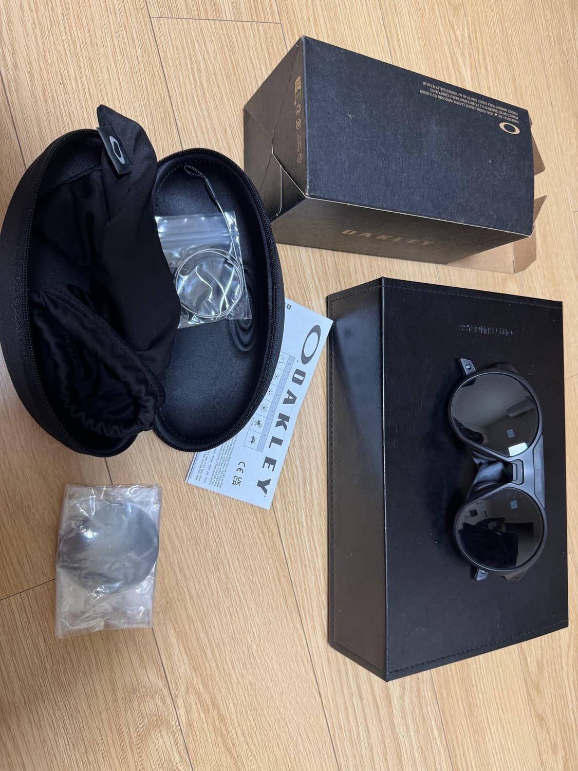 오클리 클리프덴 선글라스 (매트블랙) 상품이미지1